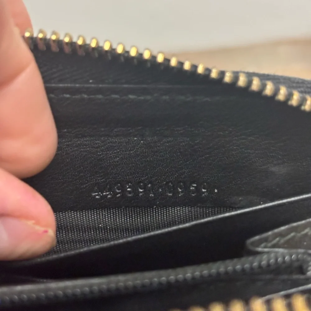 Authentic Gucci Microguccissima Black Leather Zipper Wallet - Picture 4 of 14